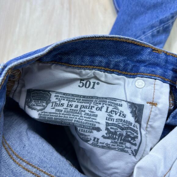 Levi's 501 Distressed Ripped Button Fly High Rise Denim Jeans Women's 26x30 - Picture 16 of 16